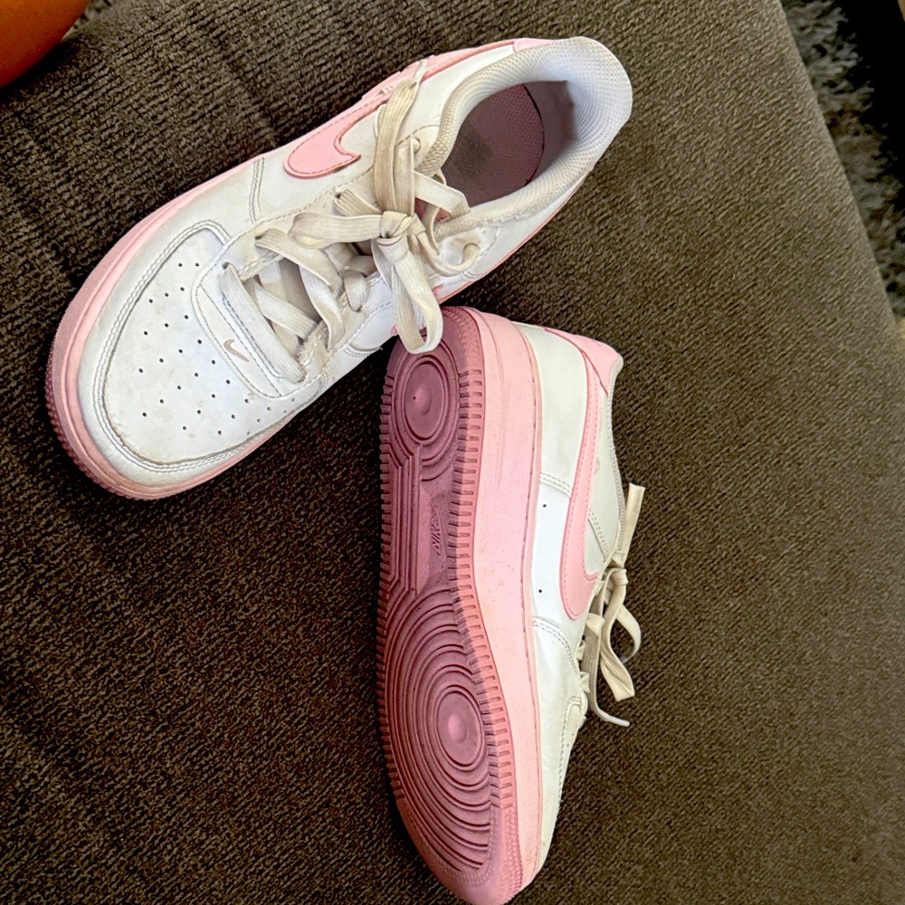 Nike Kids Sneakers in White and Pink